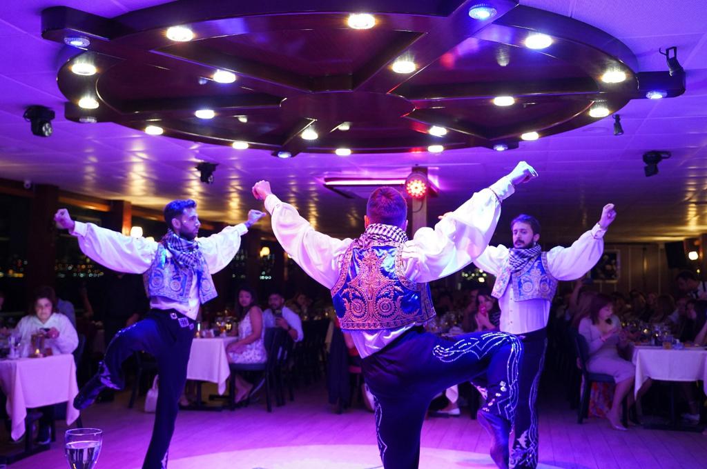 Bosphorus Cruise : BOSPHORUS DINNER CRUISE & TURKISH NIGHT SHOW (VIP TABLE) NO HOTEL TRANSFER