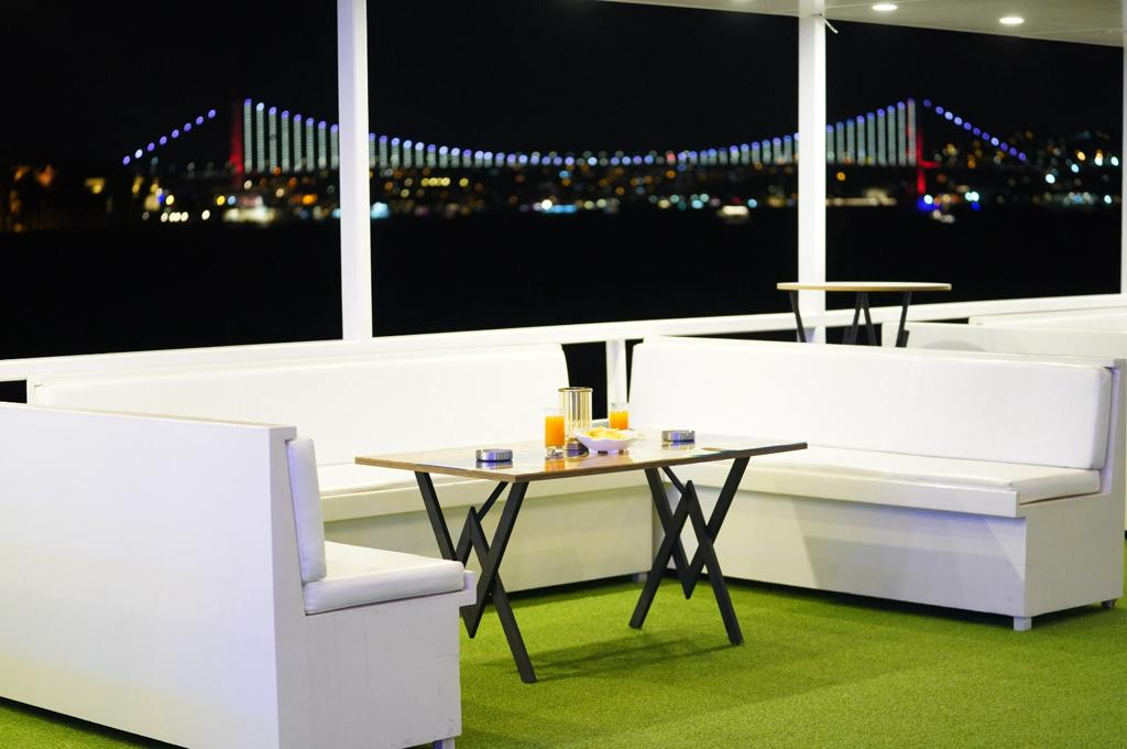 Bosphorus Cruise : BOSPHORUS DINNER CRUISE & TURKISH NIGHT SHOW (VIP TABLE) NO HOTEL TRANSFER