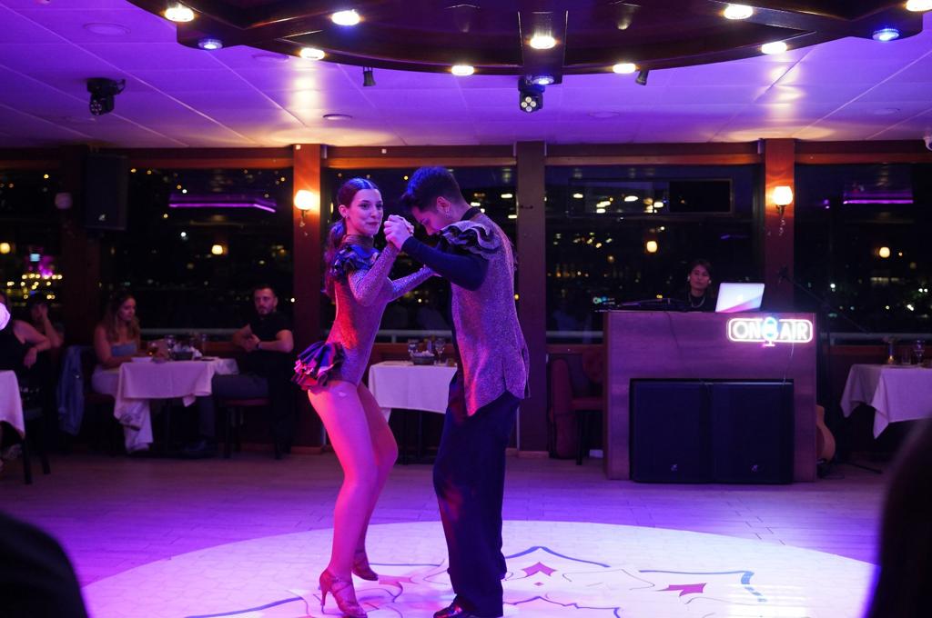 Bosphorus Cruise : BOSPHORUS DINNER CRUISE & TURKISH NIGHT SHOW (VIP TABLE) NO HOTEL TRANSFER