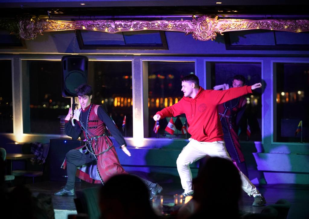 Bosphorus Cruise : Unlimited Soft Drinks + Private Standart Table + Turkish Shows and Hotel Transfer